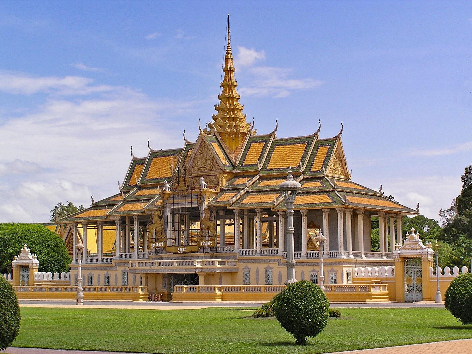 Capture the regal beauty of Phnom Penh’s cultural landmarks